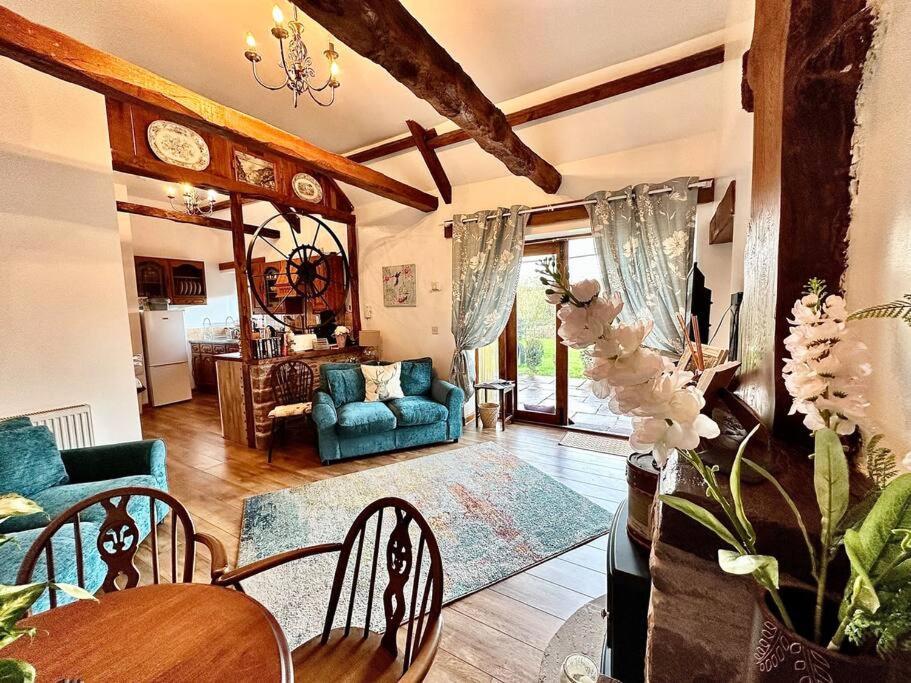 Detached One Level Stone Barn Villa Llangwm-Isaf ภายนอก รูปภาพ