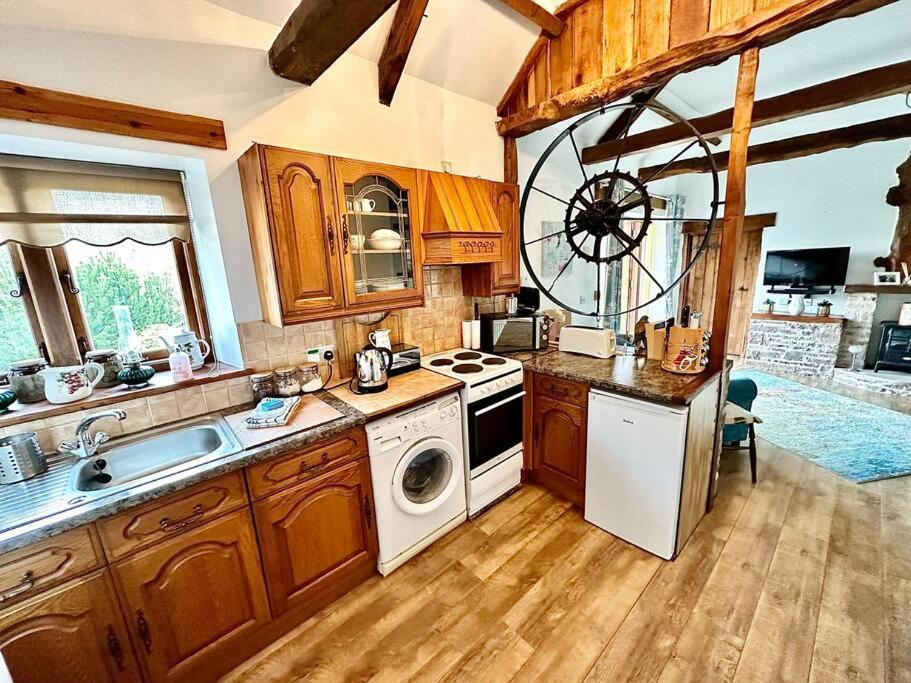 Detached One Level Stone Barn Villa Llangwm-Isaf ภายนอก รูปภาพ