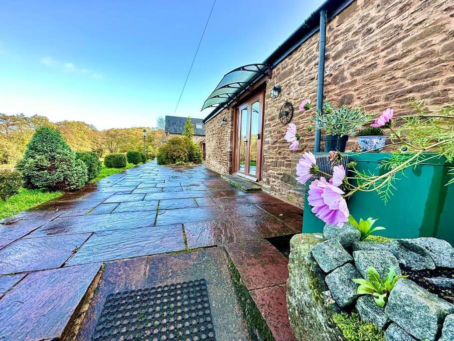Detached One Level Stone Barn Villa Llangwm-Isaf ภายนอก รูปภาพ