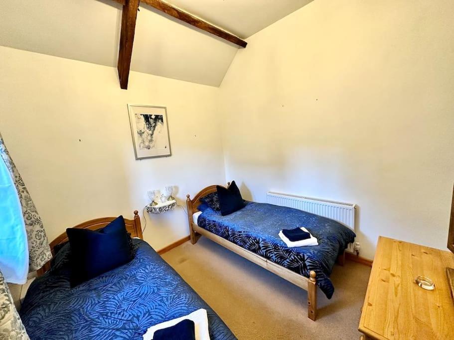 Detached One Level Stone Barn Villa Llangwm-Isaf ภายนอก รูปภาพ