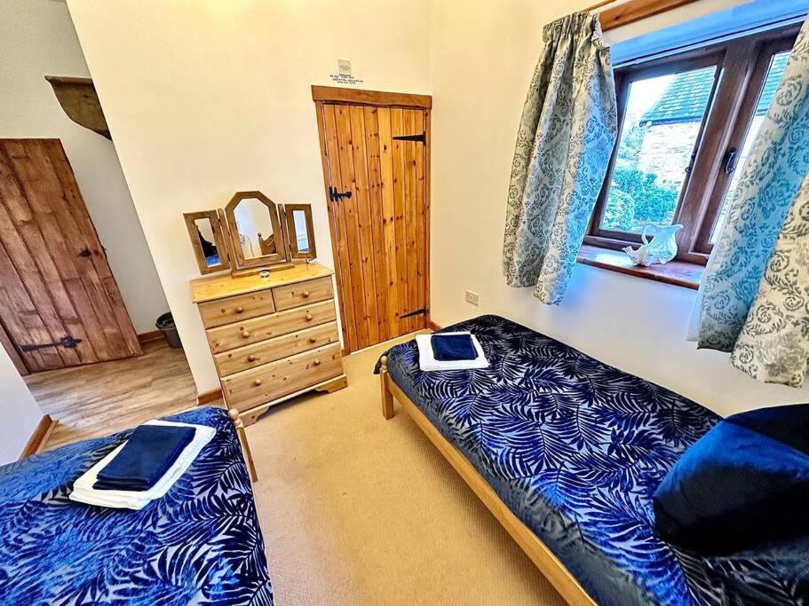 Detached One Level Stone Barn Villa Llangwm-Isaf ภายนอก รูปภาพ